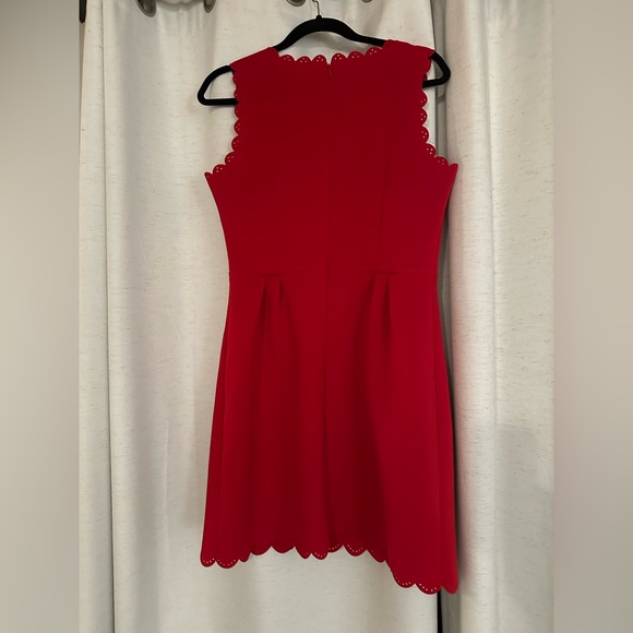 Stretchy Ponte Scalloped Perforated Neck, SleeveHem Pleated Dress in Size 10. - Picture 4 of 5